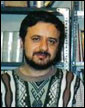 استفاده‌ی تبلیغاتی از شاعران غیرایرانی در جشنواره‌ی بین‌المللی شعر فجر