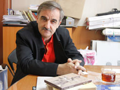 امضاي مشاهير كتاب مي‌شود