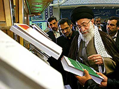 بازديد رهبر معظم انقلاب از نمايشگاه بين‌المللي كتاب تهران