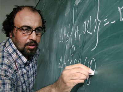 عوامل ورود آقایان ممنوع به تماشای فیلم خودشان می‌روند 
