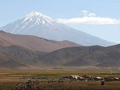 حضور گردشگر به اندازه حضور بی‌رویه دام به منطقه لار آسیب نمی زند