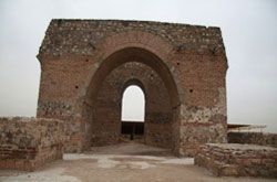 تپه میل شهر ری حتی یک راهنما ندارد!