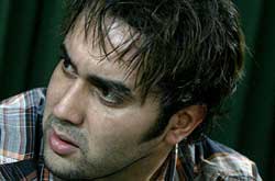 پوریا ‌پورسرخ و نیما شاهرخ‌شاهی بلیت می‌فروشند