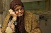 مانور «اکبر عبدی» با لباس زنانه در خیابان‌های تهران