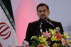 حسینی: برخی برای نمایشگاه کتاب آیه یأس خواندند