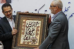 محمدعلی آذرشب از چهره های سرشناس فرهنگی کشور است