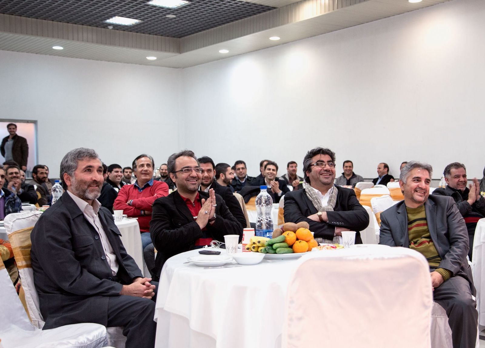 محمد احسانی مدیرشبکه یک از زحمات مهدی فرجی تقدیر و تشکر کرد